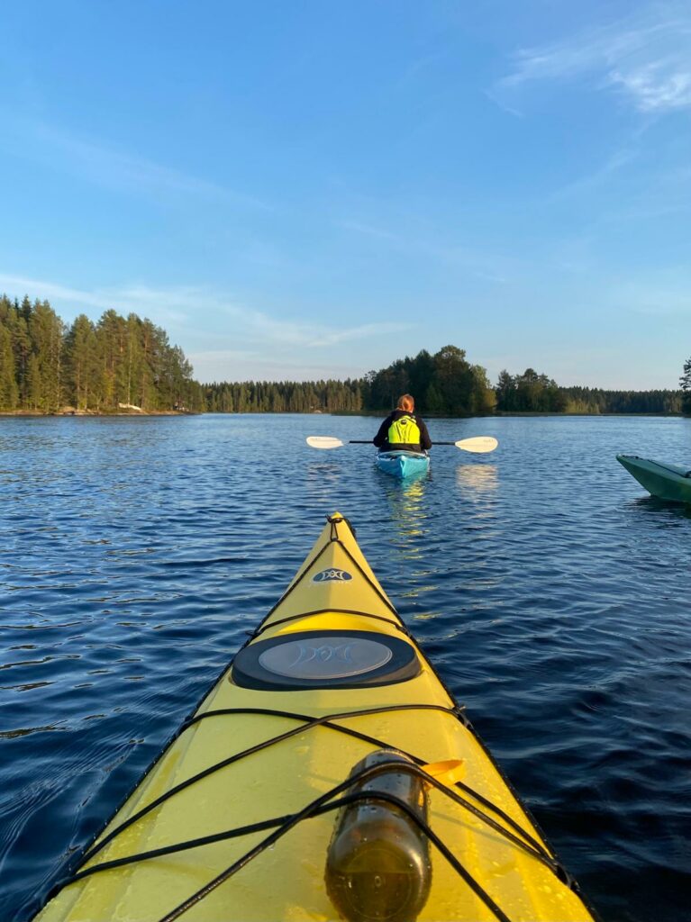 Kanootti vedessä.